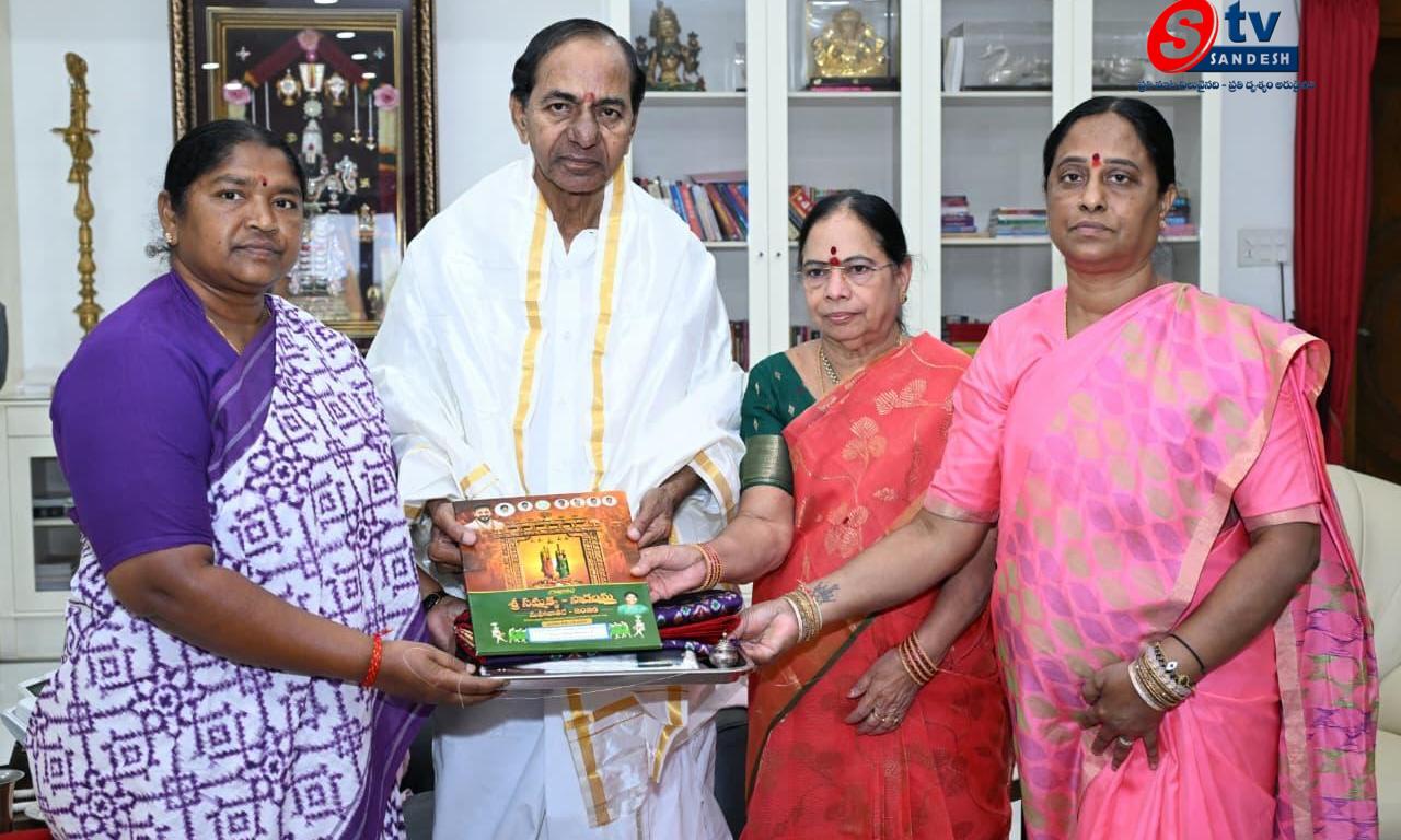 కేసీఆర్‌కు మేడారం జాతర ఆహ్వానం: ఎర్రవల్లి ఫామ్‌హౌస్‌లో కలిసిన మంత్రులు సీతక్క, కొండా సురేఖ